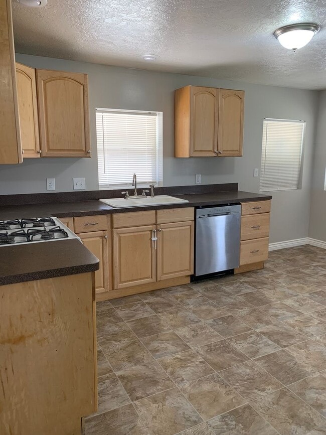 Photo - 423 E 450 S