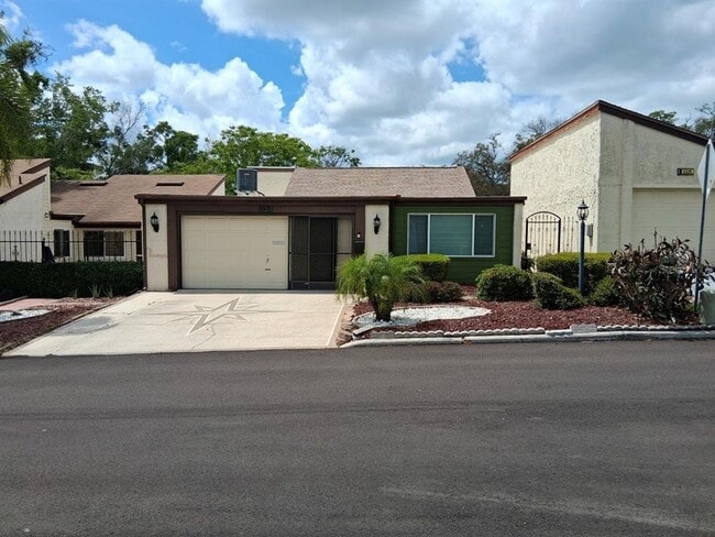 Photo - 12213 Saddle Strap Row