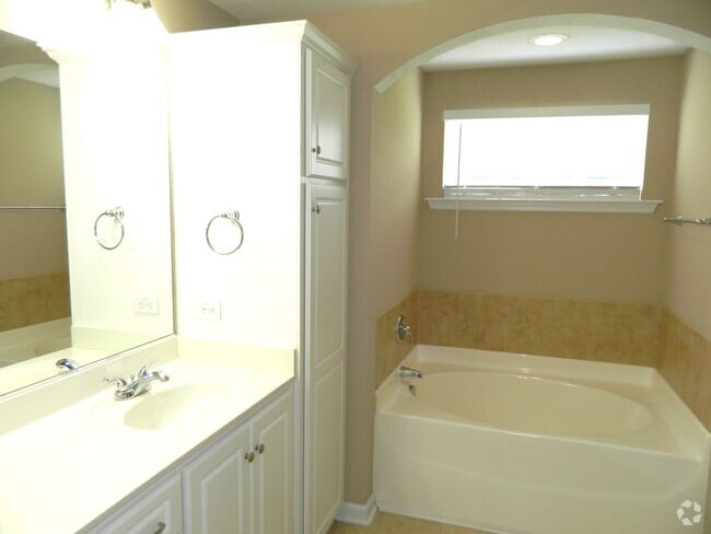 Building Photo - 498 Sebastian Dr Rental