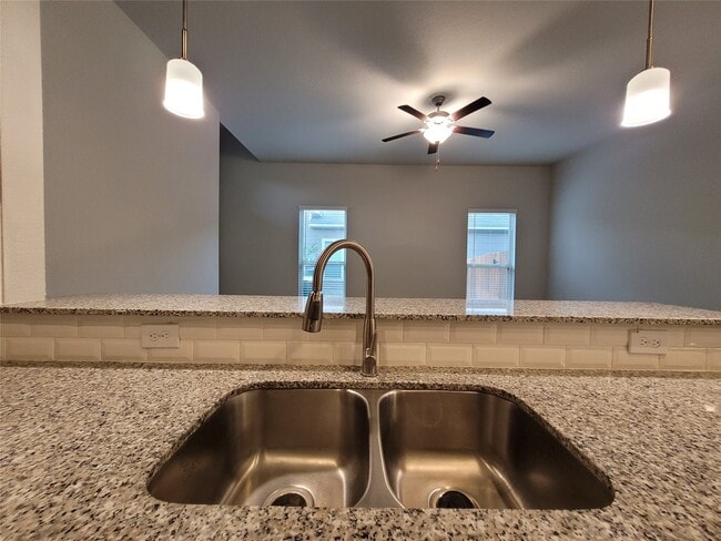 Photo - 210 Oakcrest Rd