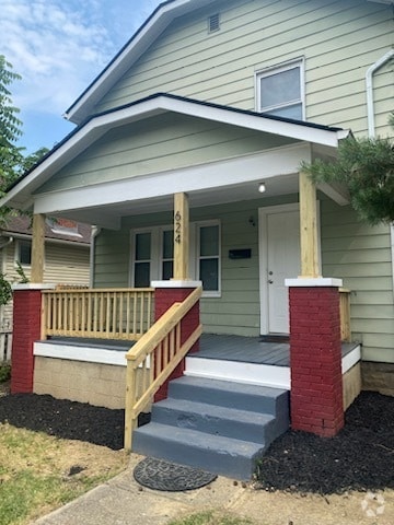 Building Photo - 624 E Gates St Rental