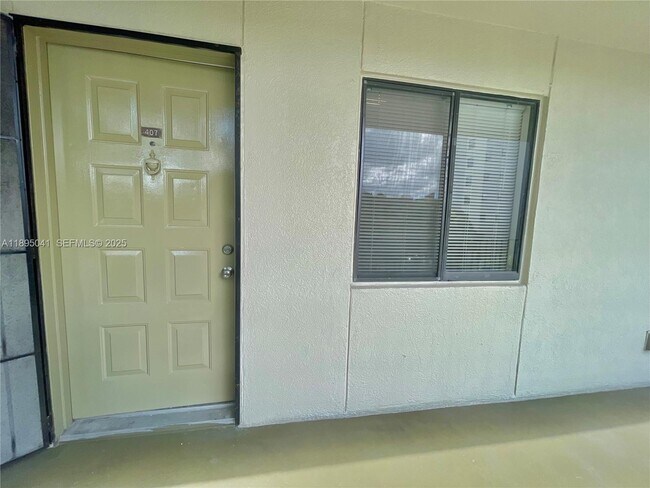 Photo - 2209 S Cypress Bend Dr Unit 407