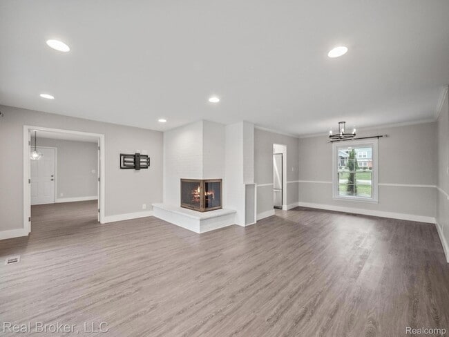 1909 Marie Cir
