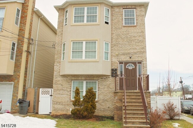 Photo - 1171 Chestnut St