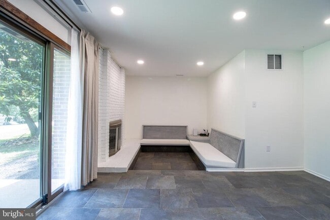 Photo - 6277 Occoquan Forest Dr