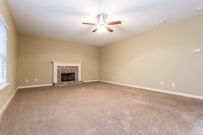 Photo - 335 Holbrook Dr