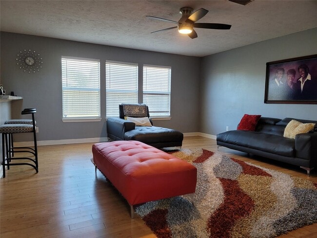 Photo - 9418 Fillmont Ln