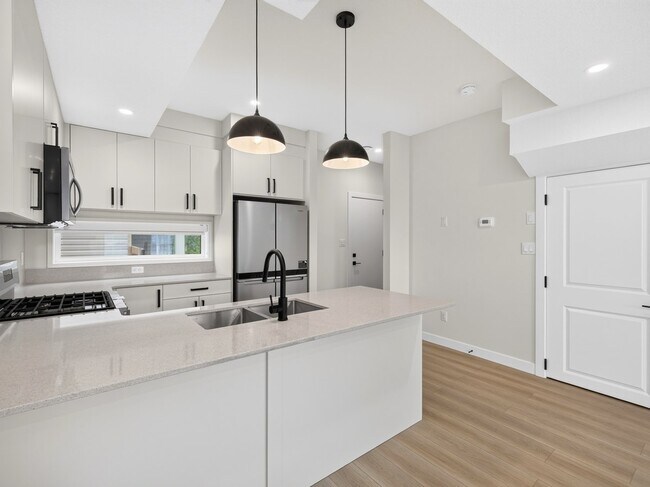 Photo - 11306-11123 123 St NW Unit Main A