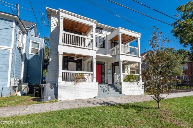 Photo - 117 E 4th St