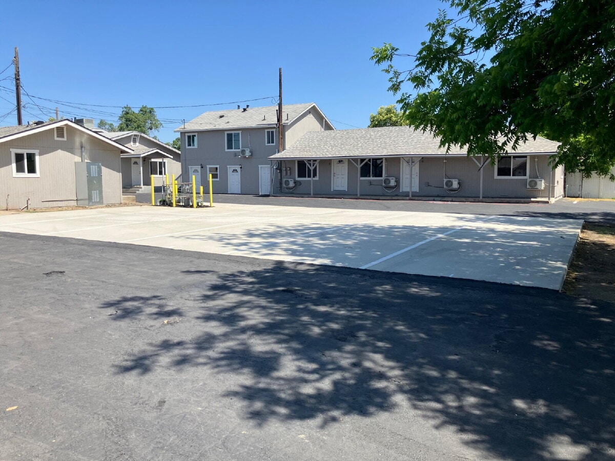 Fully Renovated 2-Bedroom! - Fully Renovated 2-Bedroom! Apartment Unit 8