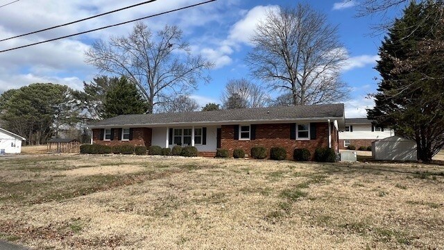 Photo - 425 Westview Dr NE