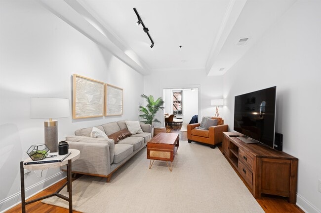 Building Photo - 1319 Washington St Unit 1R Rental