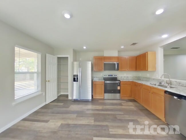 Photo - 76383 Timbercreek Blvd