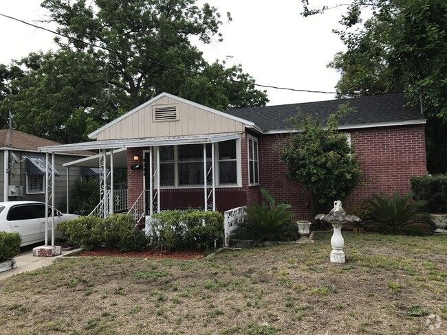 Building Photo - Gorgeously Renovated, 2 BR, 2 BA Home in D...