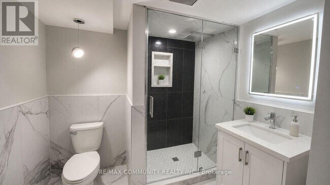 Photo - 2364 Dobbinton St