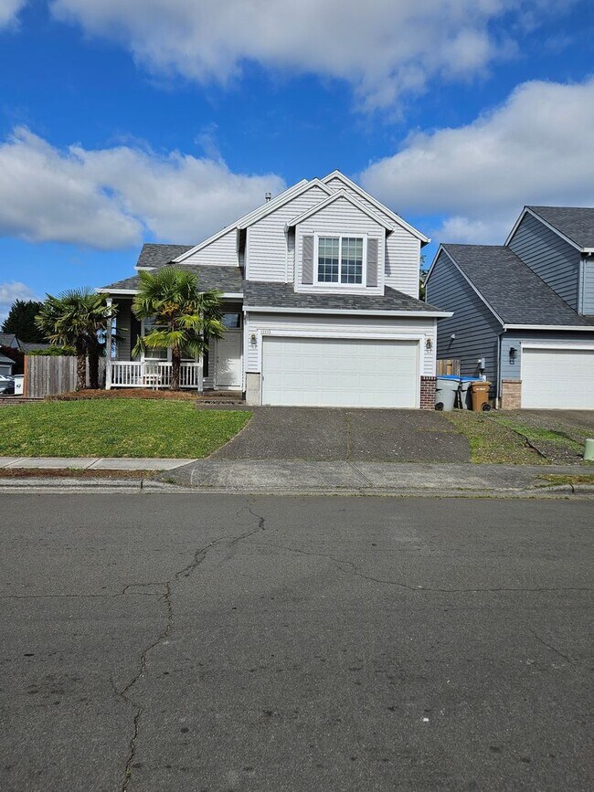 Spacious 4 bedroom, 2 1/2 bath House - Spacious 4 bedroom, 2 1/2 bath House