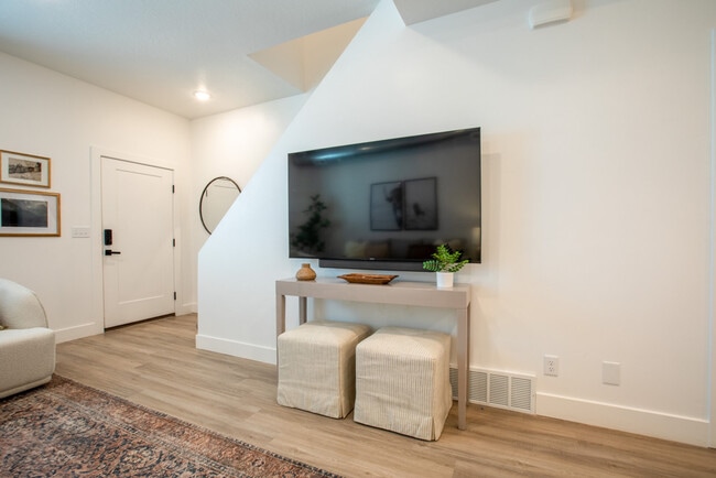 Building Photo - 909 Euclid Ave Rental