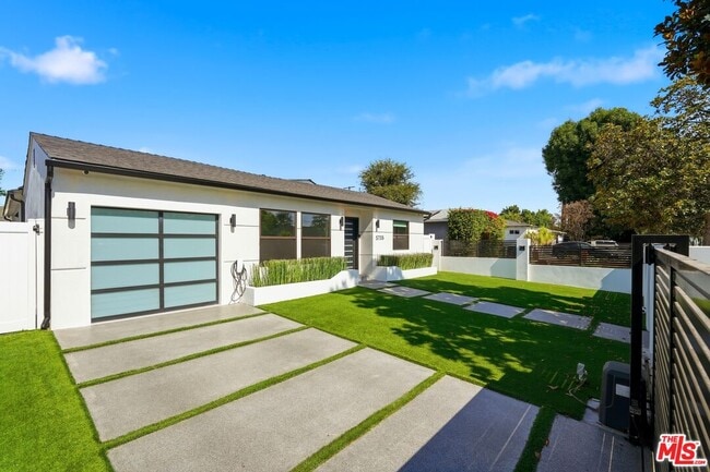 Photo - 5735 Saloma Ave