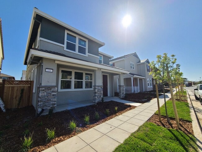 Building Photo - Stunning 4 Bedroom, 3 Bath Mountain house Home W/ Solar