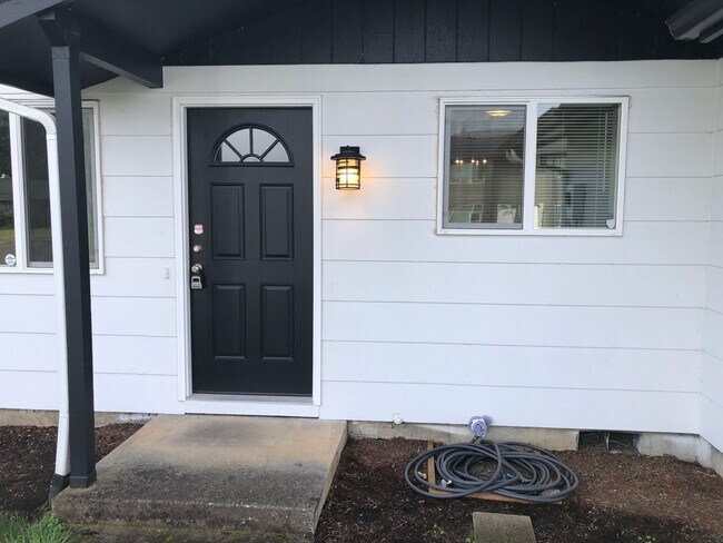 Photo - Updated 3 bedroom 1.5 bathroom house in Springfield!