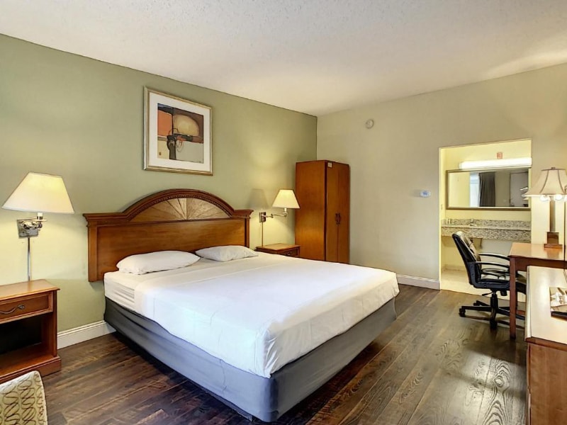 Photo - 8700 S Orange Blossom Trl Unit King Room