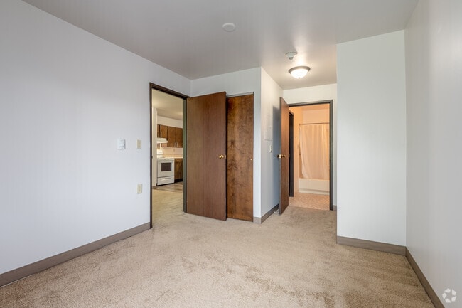1BR, 1BA - 560SF - Bedroom