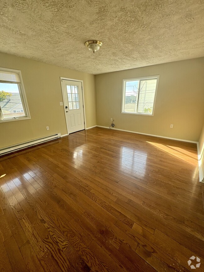 Building Photo - 150 S Sumner Ave Rental
