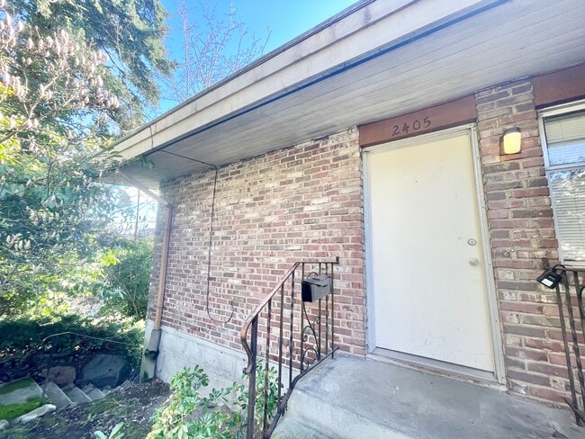 Building Photo - 2405 W Lynn St Unit 2405 W Lynn