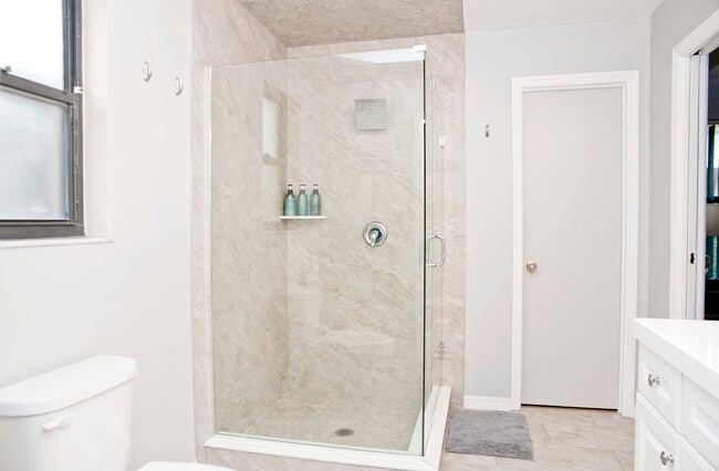 Photo - 722 SE Thanksgiving Ave