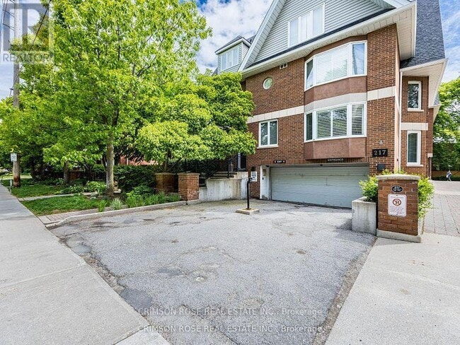 Photo - 217 St George St