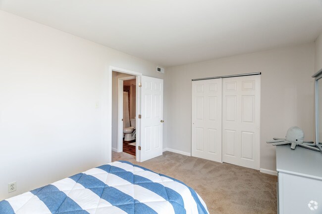 2BR, 2.5BA - 1,550 SF