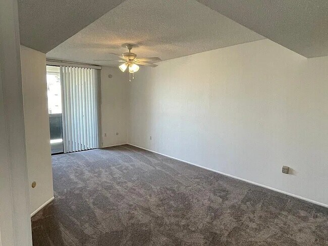 3098 Rue D’Orleans Unit 325