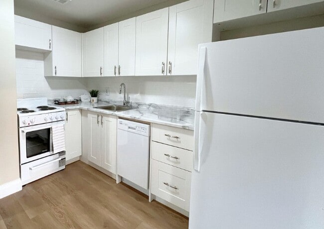 Building Photo - Cedar Towers