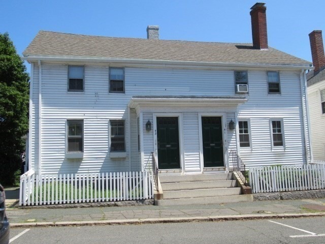 Building Photo - 43 Pleasant St Unit R2 Rental