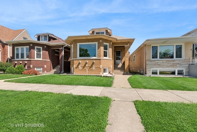 Building Photo - 6236 W Cornelia Ave Rental