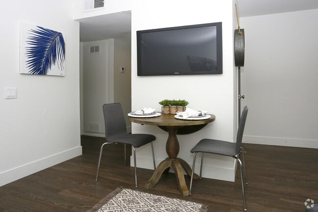 2 BR, 1 BA