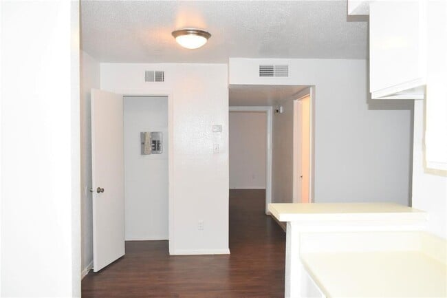 Building Photo - 13480 S Thorntree Dr Unit 1311