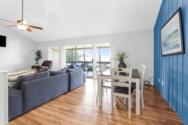 Building Photo - 36 April Point Dr N