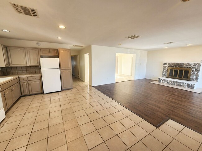 Building Photo - Coming soon 3 bed 2 bath house on the mesa!