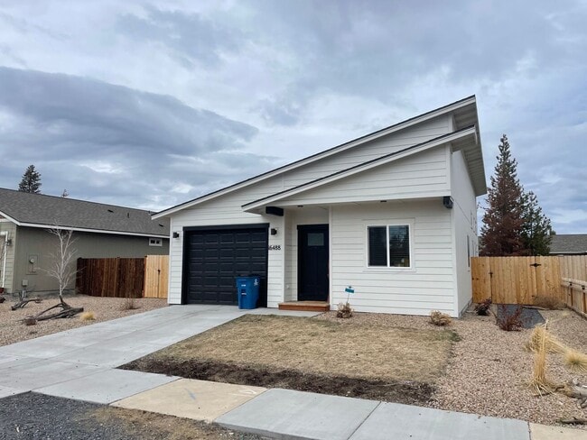 Photo - Newer cute bungalow in La Pine OR