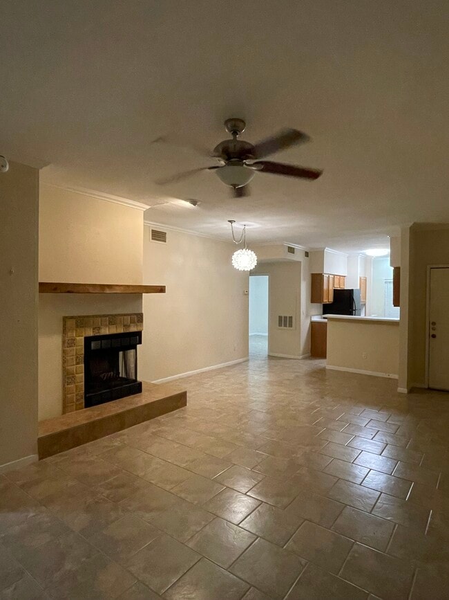 Photo - 2450 Wickersham Ln Unidad 103