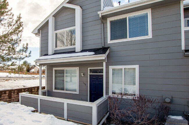 Spacious open plan three bed two bath townhome for rent