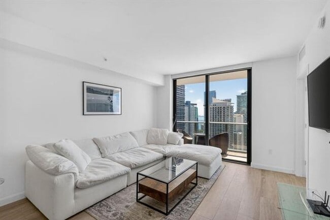 Photo - 55 SW 9th St Unidad 55 SW 9th St # 3704