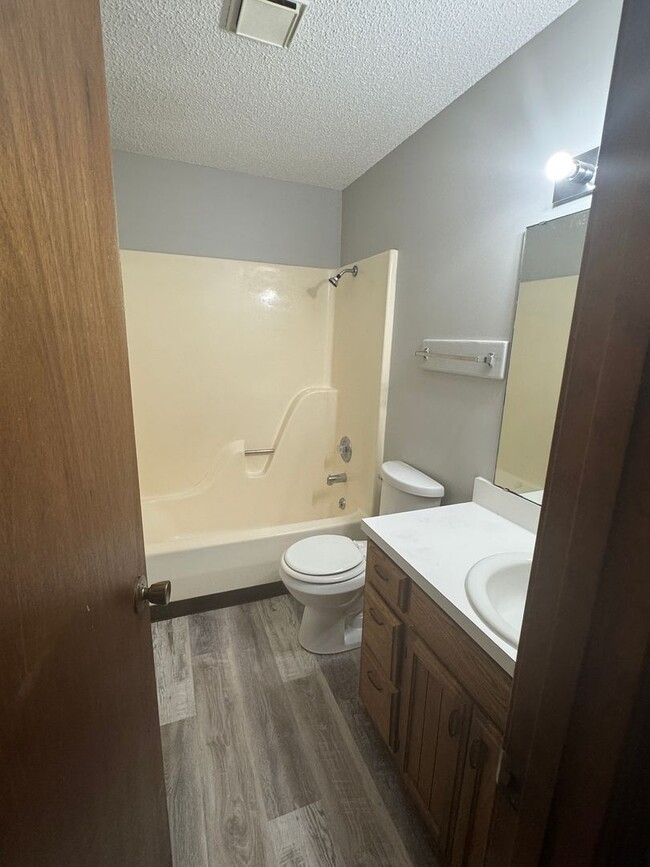 Building Photo - 826 S Scenic Ave Unit B Rental