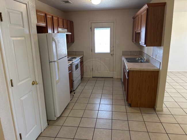 Photo - 509 W Ave B Ave Unidad 509 Ave B West  B