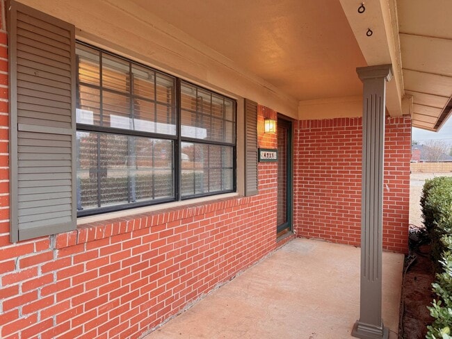 Photo - 3 Bed 1 Bath + Garage/Workshop On Corner Lot