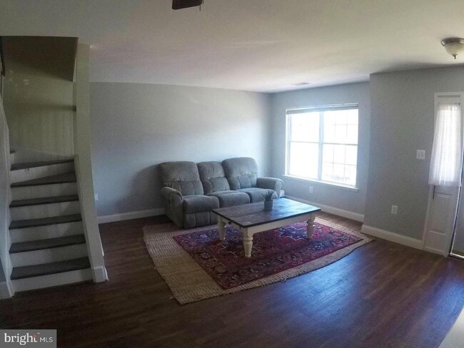 Building Photo - 8702 Village Green Ct