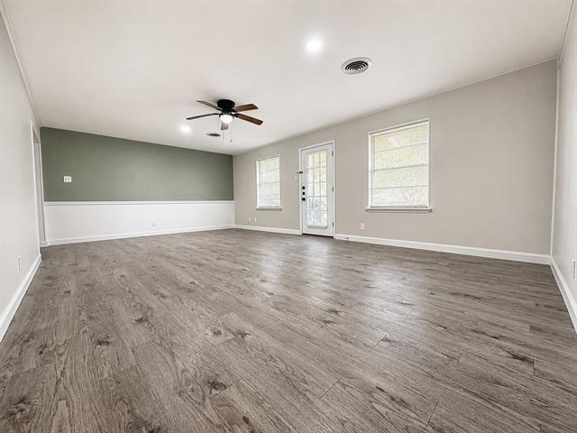 Photo - 1005 Oakwood Ln
