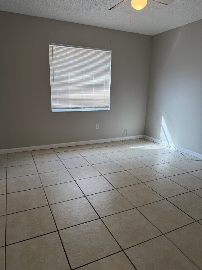 Photo - 1 bedroom 1 bath available in Auburndale Unidad B