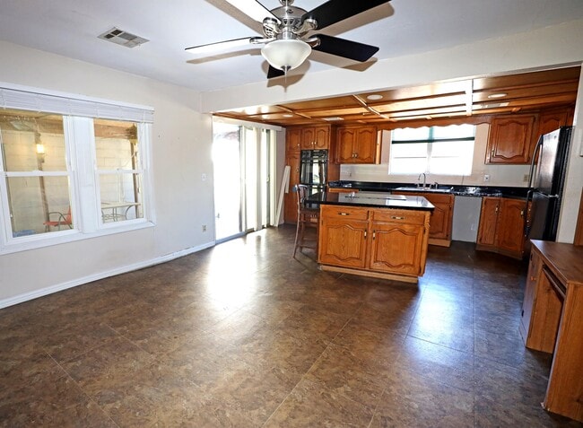Photo - 525 E Jackson Ave